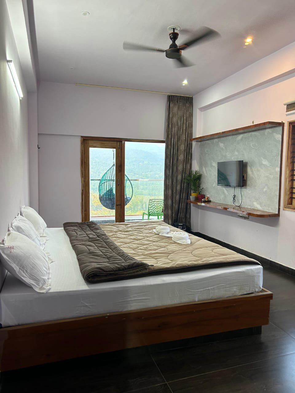 First Floor Room with Balcony Mountain View